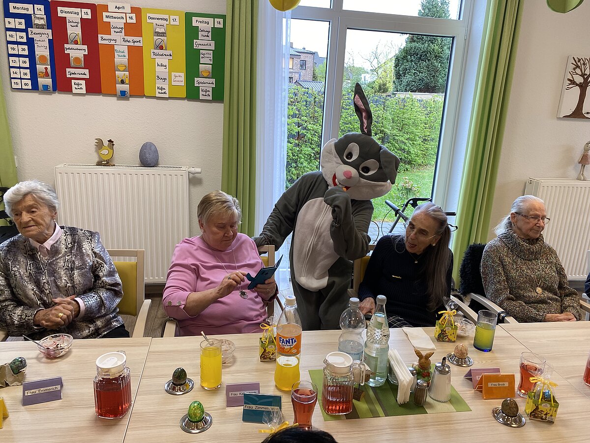Osterhasenbesuch in der Tagespflege Weisweiler