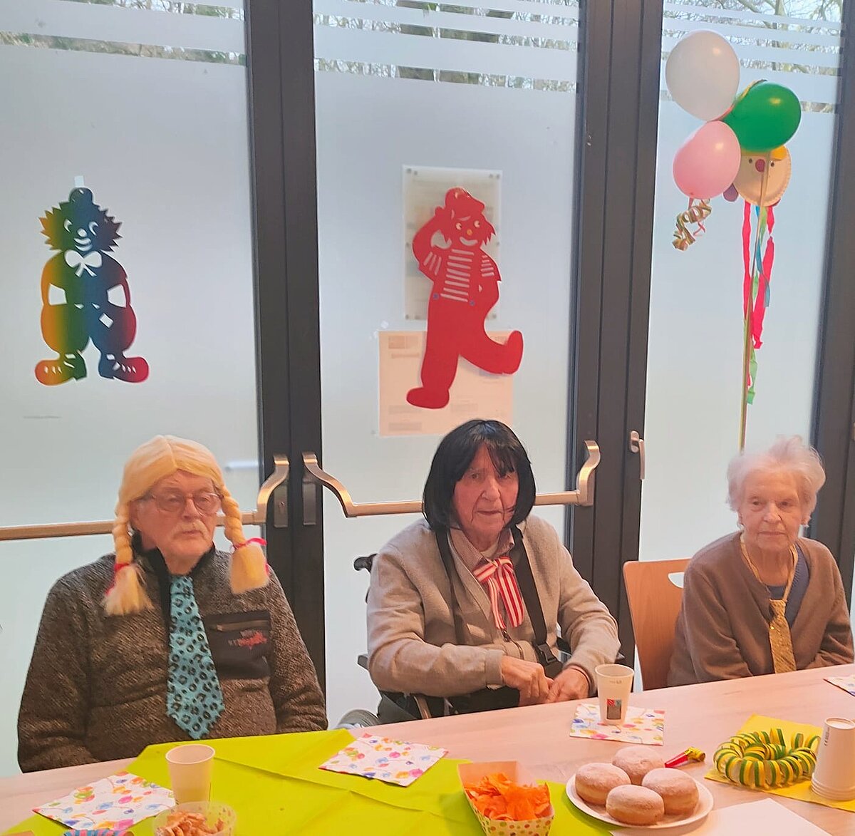 Karnevalsverkleidung in der Tagespflege Weisweiler